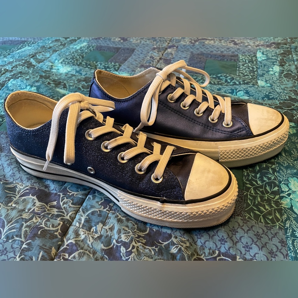 Converse Chuck Taylor Low Tops Blue Sparkles Women's Size 7.5